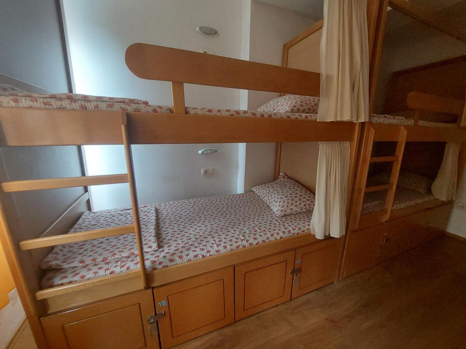 Hostel Valentin 2 Скопие Екстериор снимка