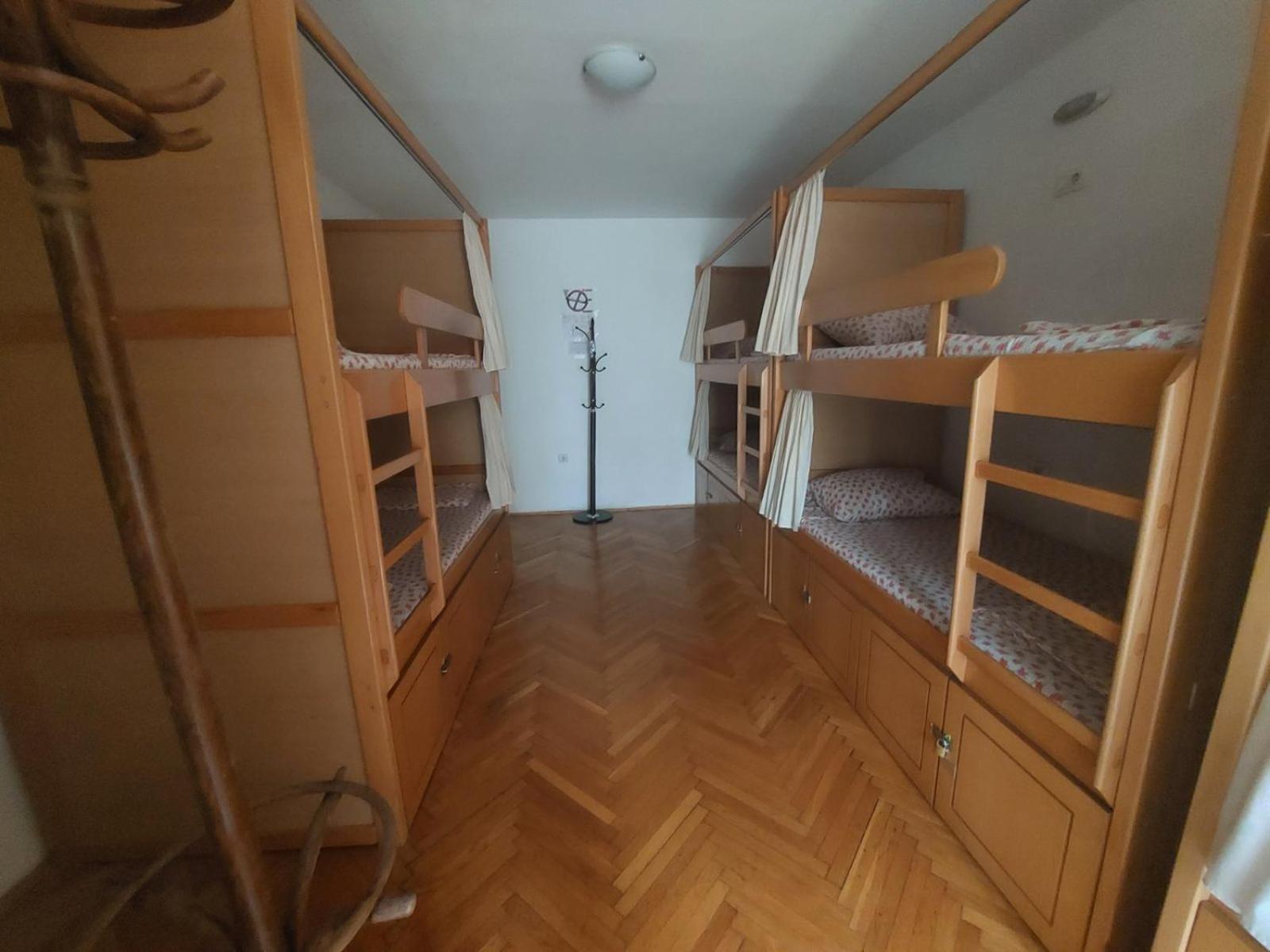 Hostel Valentin 2 Скопие Екстериор снимка