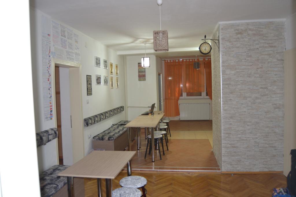 Hostel Valentin 2 Скопие Екстериор снимка