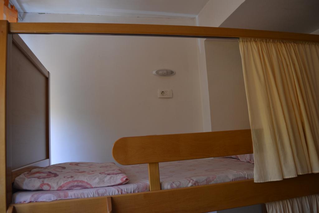 Hostel Valentin 2 Скопие Екстериор снимка