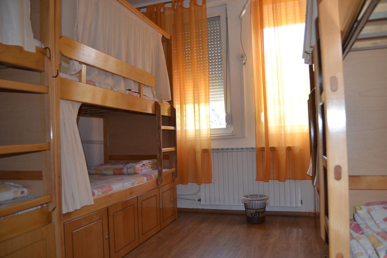 Hostel Valentin 2 Скопие Екстериор снимка