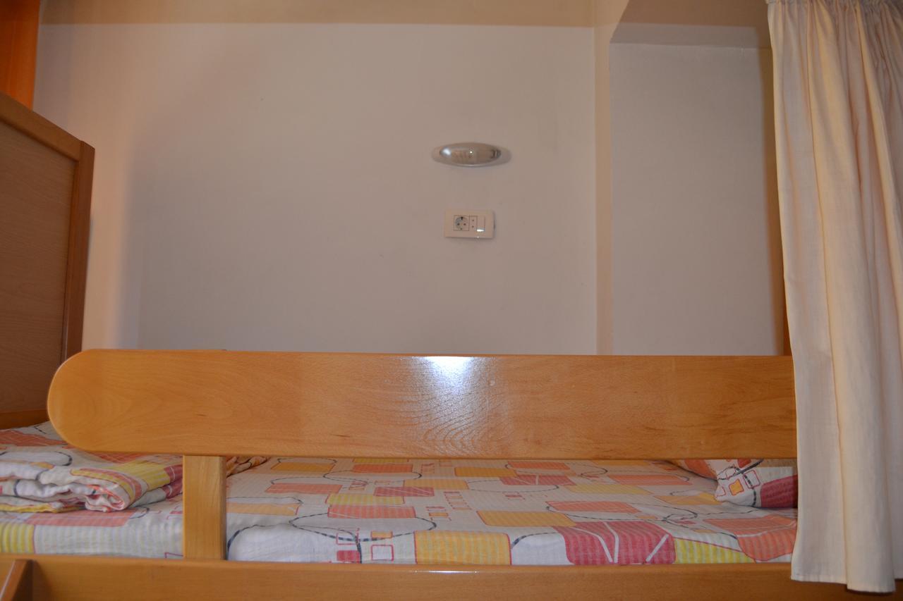 Hostel Valentin 2 Скопие Екстериор снимка