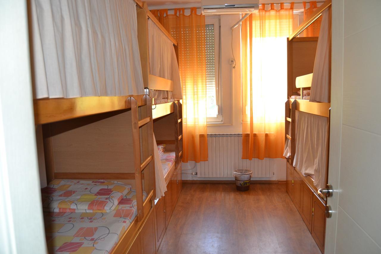Hostel Valentin 2 Скопие Екстериор снимка