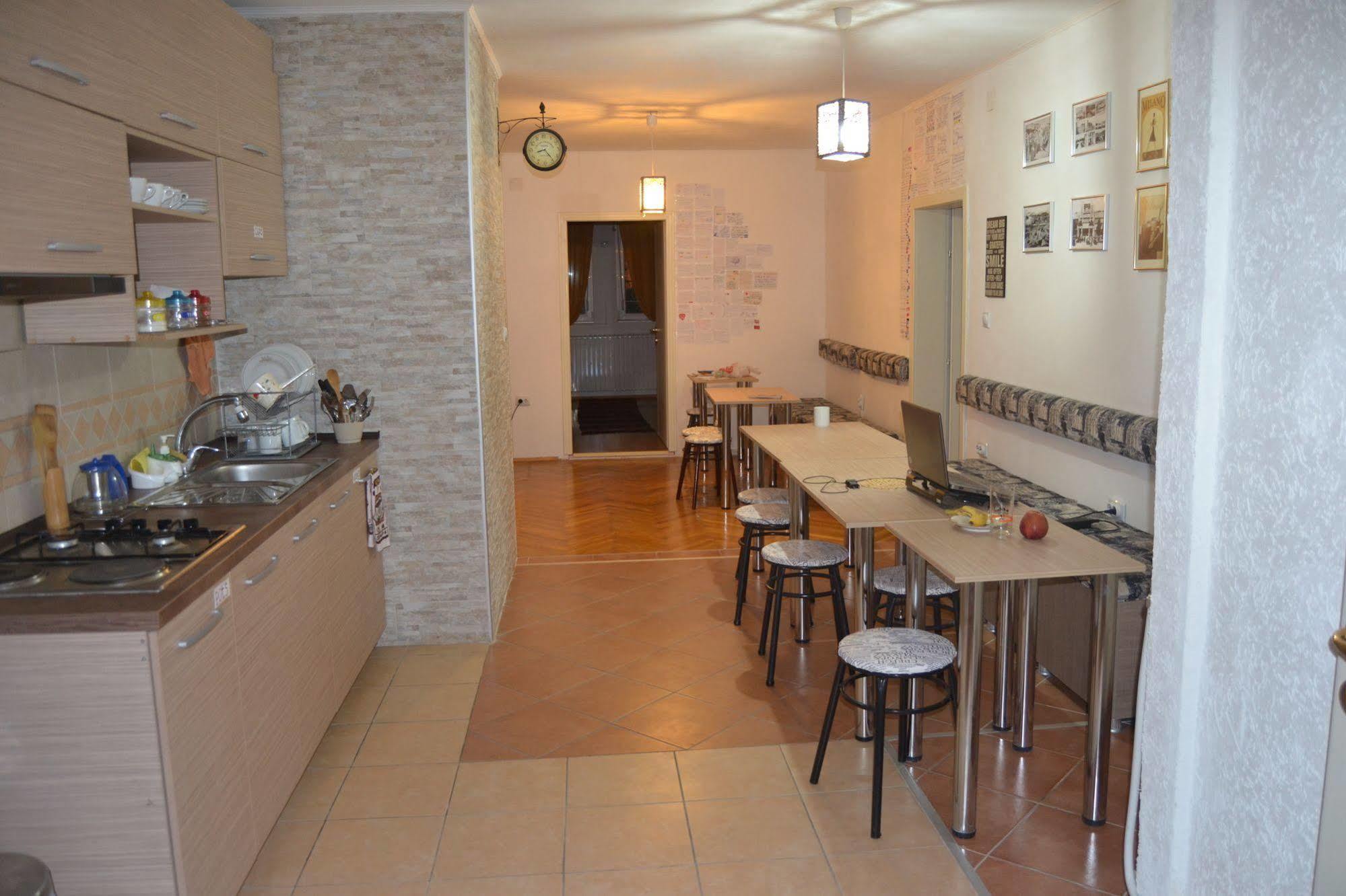 Hostel Valentin 2 Скопие Екстериор снимка