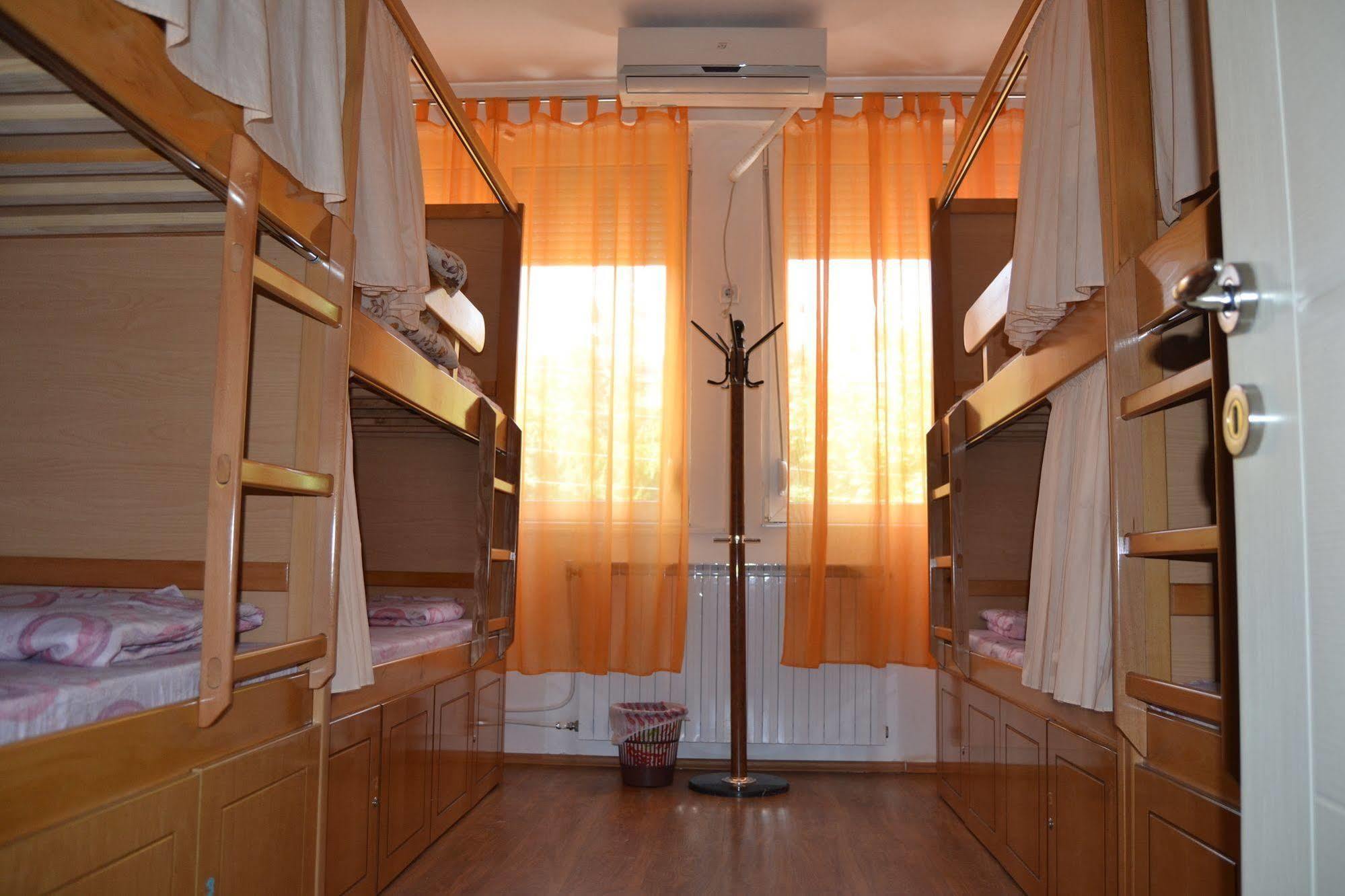 Hostel Valentin 2 Скопие Екстериор снимка
