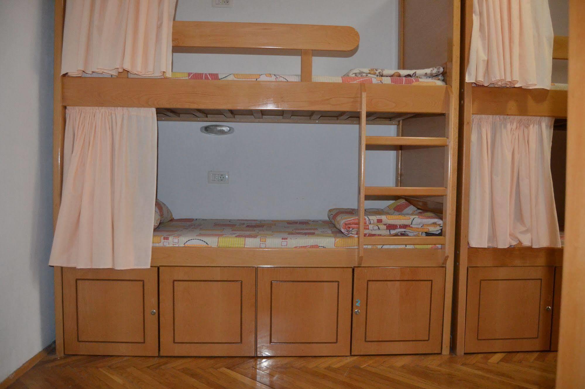 Hostel Valentin 2 Скопие Екстериор снимка