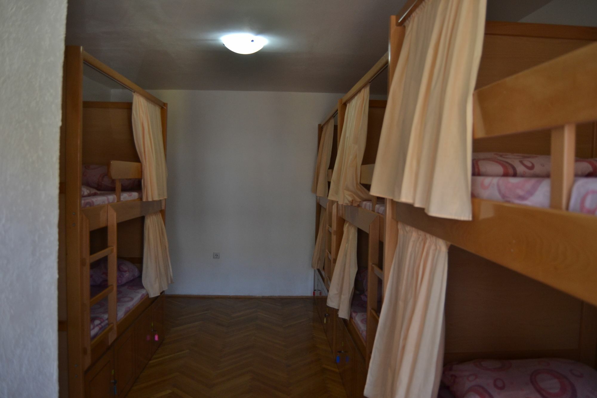 Hostel Valentin 2 Скопие Екстериор снимка